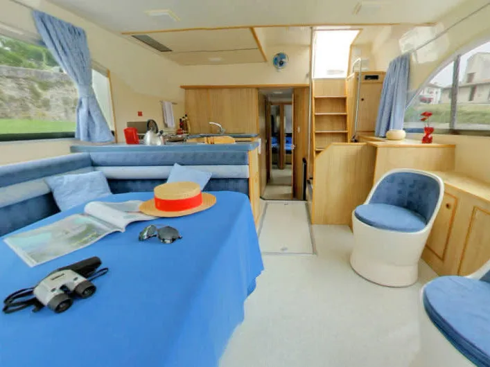 Salon of Salsa A - Comfort 9, a Cygnet Salsa A motorboat at Boofzheim, France