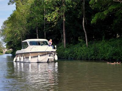 Exterior view of Cantate, a Nicols Sedan Primo motorboat at Grez-Neuville, France