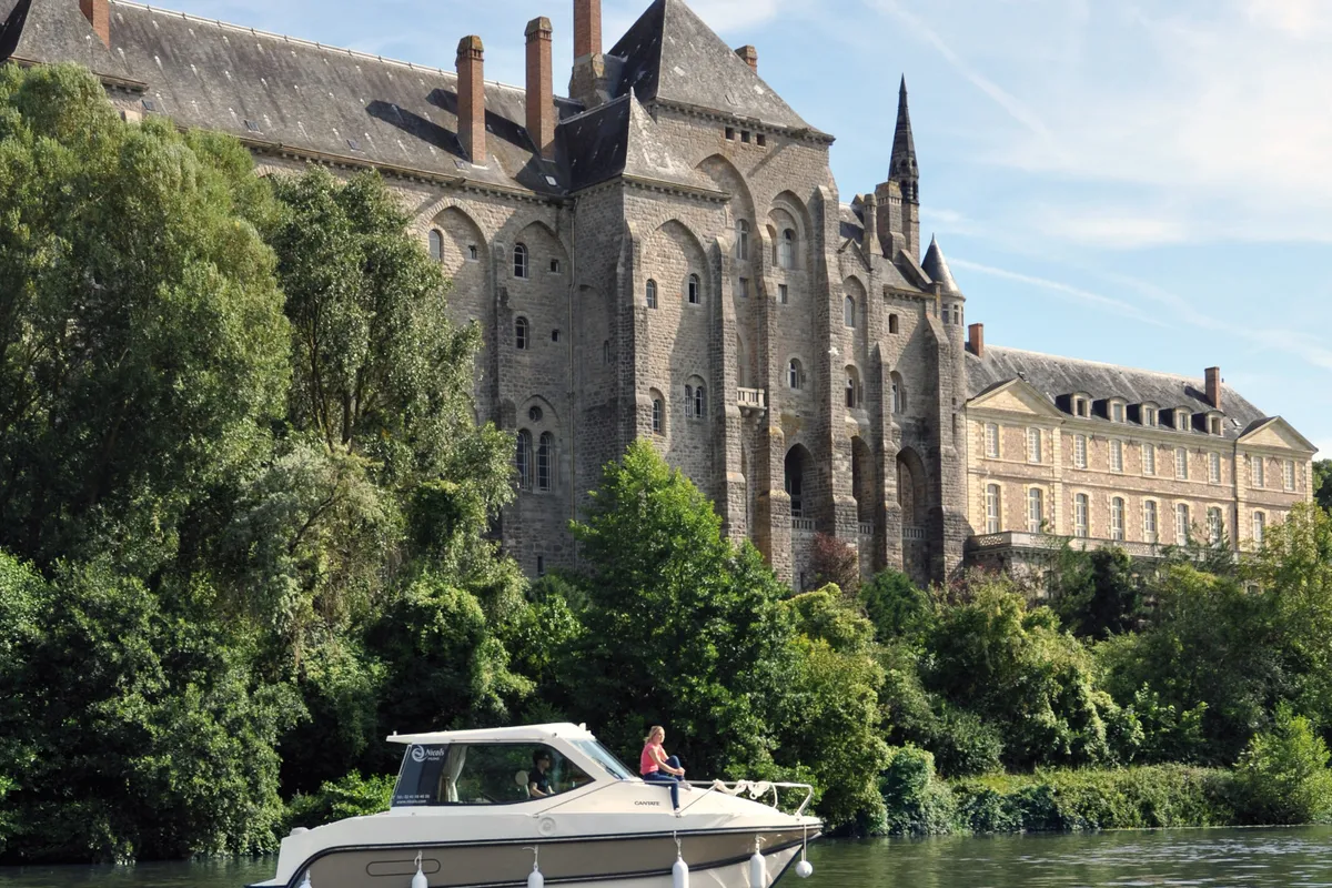 Exterior view of Cantate, a Nicols Sedan Primo motorboat at Grez-Neuville, France