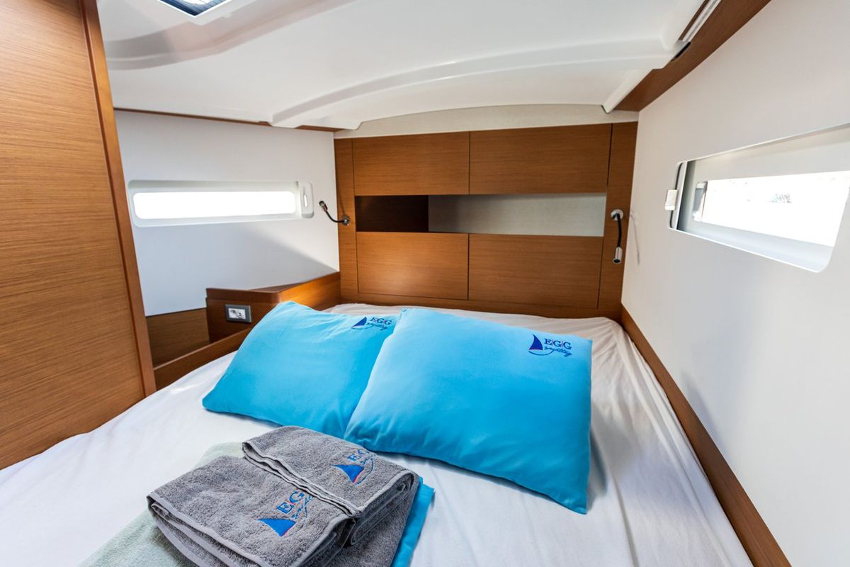 Cabin on Feel The Magic, a Jeanneau Sun Odyssey 410 sailboat at Fethiye, Turkey