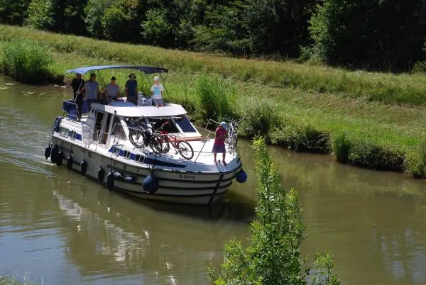 2511, a Tarpon Tarpon 37 N motorboat at Savoyeux, France