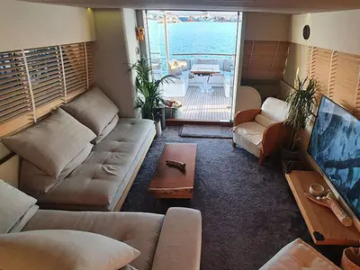 Salon of Maiora, a Gulet Motoryacht yacht at Mykonos, Greece