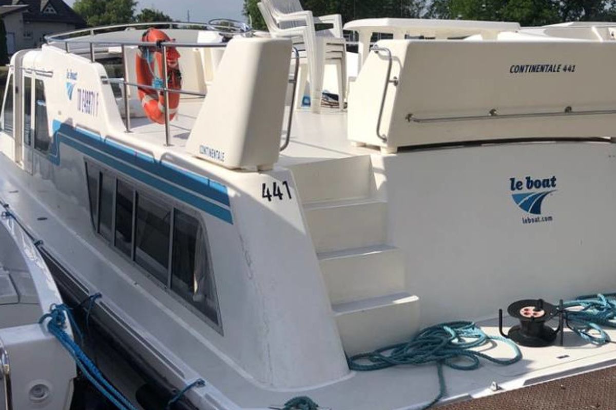 Exterior view of Continentale - Budget 21, a Cygnet Continentale motorboat at Portiragnes, France