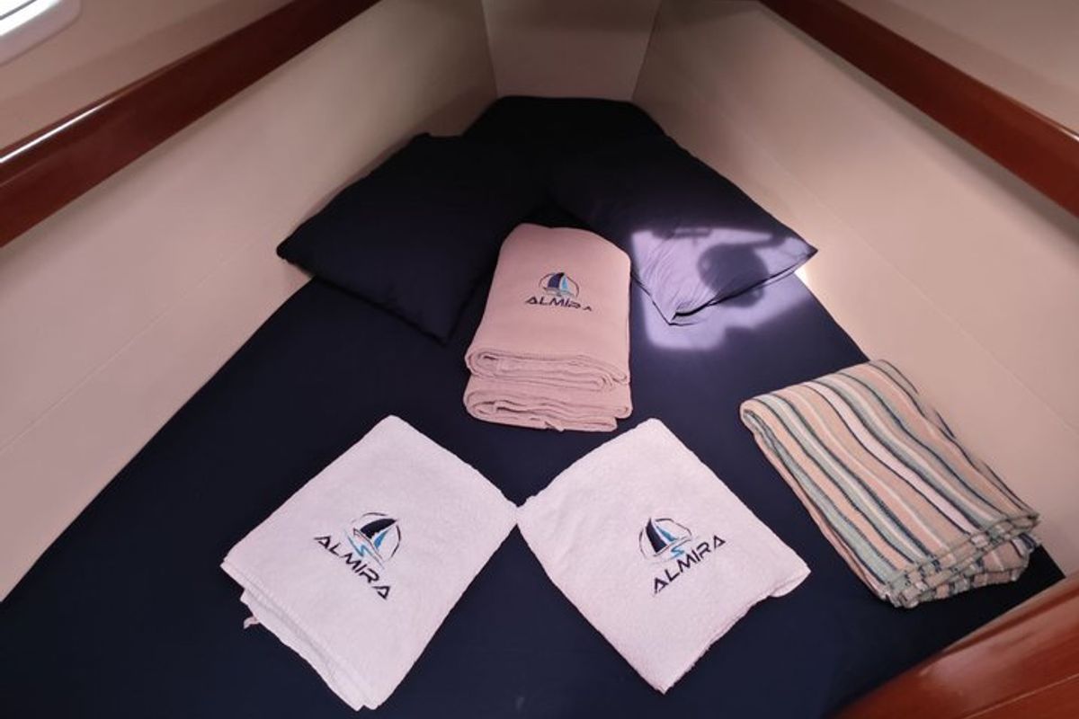Cabin on Lilium, a Beneteau Oceanis 43 Family sailboat at Fethiye, Turkey