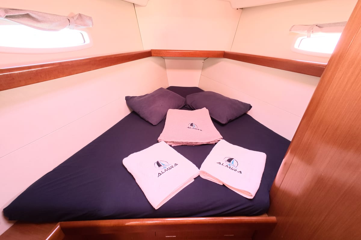 Cabin on Lilium, a Beneteau Oceanis 43 Family sailboat at Fethiye, Turkey