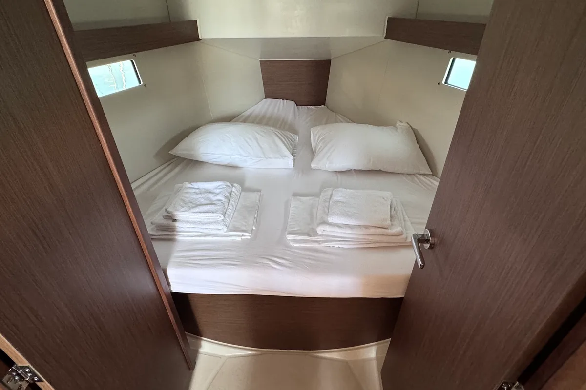 Cabin on ANOIA, a Beneteau Oceanis 34.1 sailboat at Općina Sukošan, Croatia