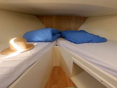 Cabin on Elegance - Comfort 33, a Cygnet Elegance motorboat at Casier, Italy