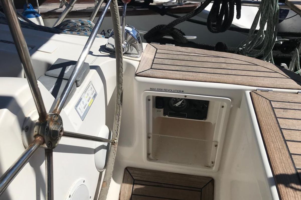 Cockpit of Alboran XXVI Piñacolada, a Elan Impression 434 sailboat at es Jonquet, Spain
