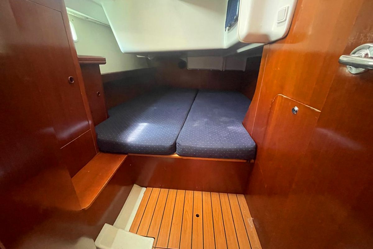 Cabin on IRIDA, a Beneteau Oceanis 473 sailboat at Marina Delta Kallithea, Greece