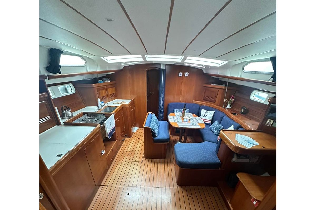 Salon of IRIDA, a Beneteau Oceanis 473 sailboat at Marina Delta Kallithea, Greece