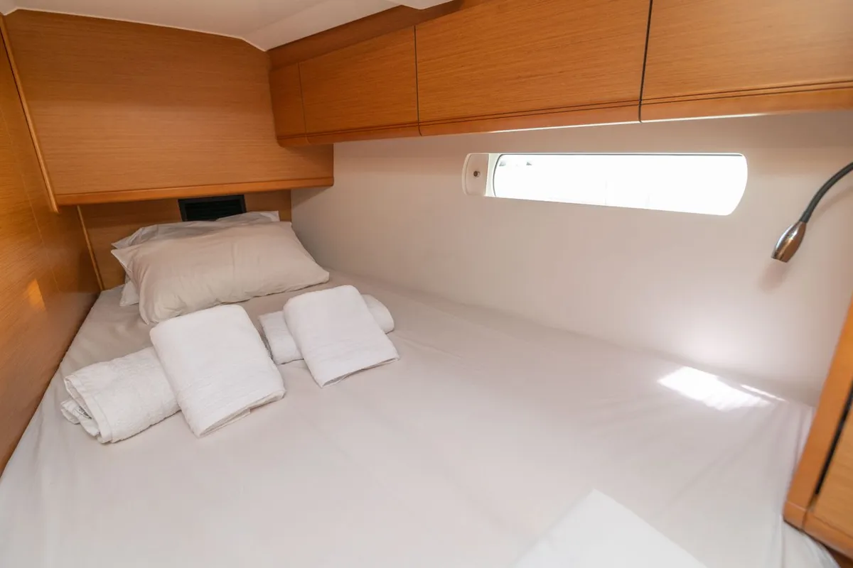 Cabin on Promise, a Jeanneau Sun Odyssey 509 sailboat at Athens, Greece