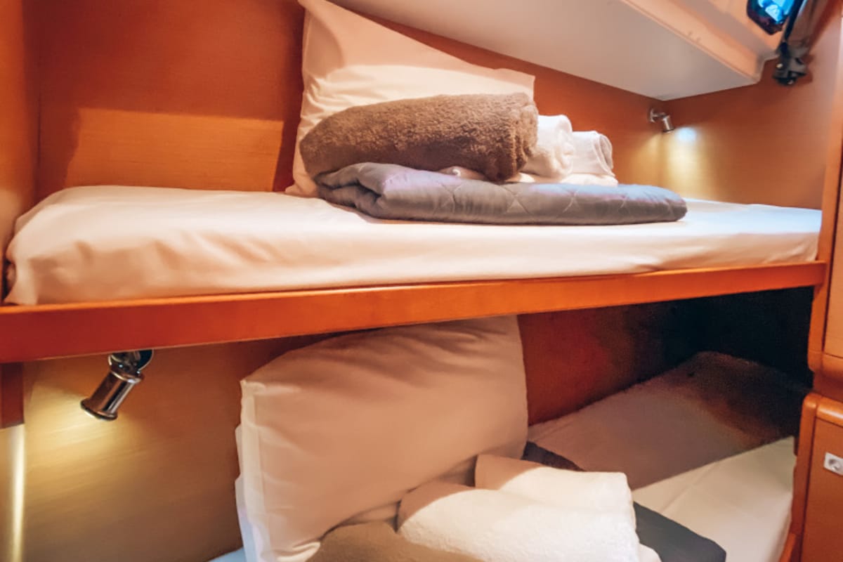 Cabin on Promise, a Jeanneau Sun Odyssey 509 sailboat at Athens, Greece