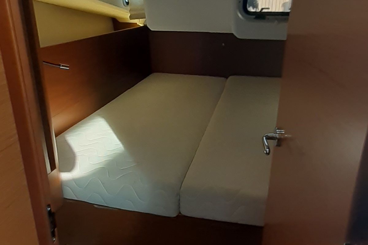 Cabin on Silvana D, a Jeanneau Sun Odyssey 440 sailboat at Olbia, Italy