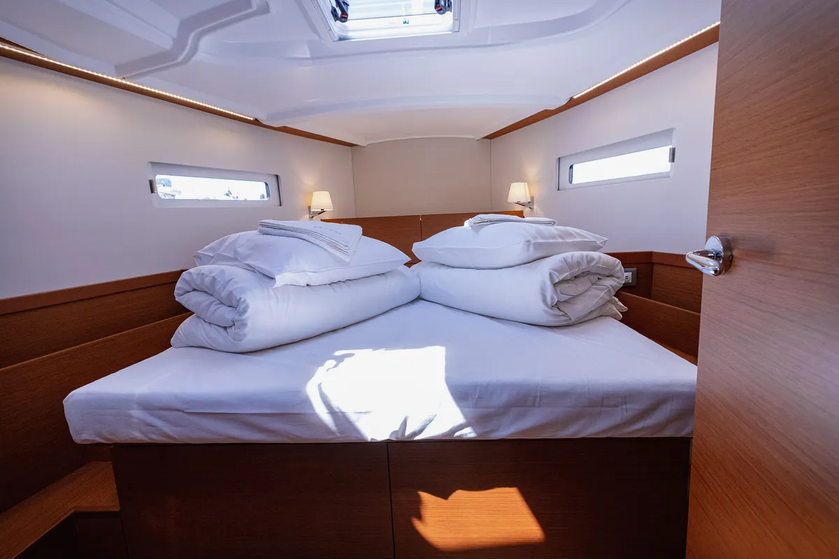 Cabin on Purr, a Jeanneau Sun Odyssey 410 sailboat at Grad Kaštela, Croatia