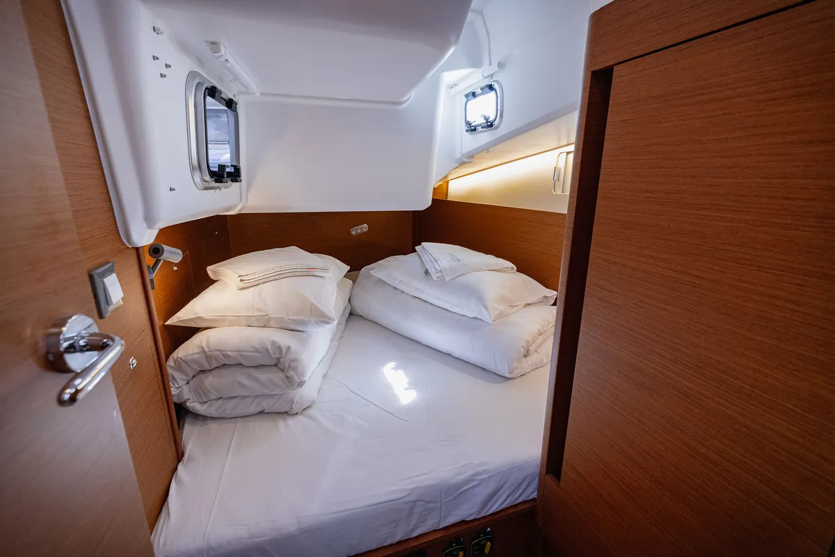 Cabin on Purr, a Jeanneau Sun Odyssey 410 sailboat at Grad Kaštela, Croatia