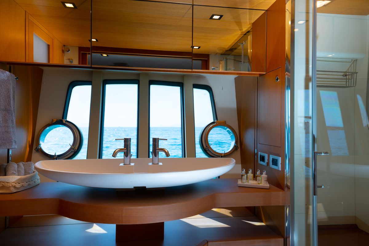 Head on Nineteen, a Ferretti 780 yacht at Athens, Greece