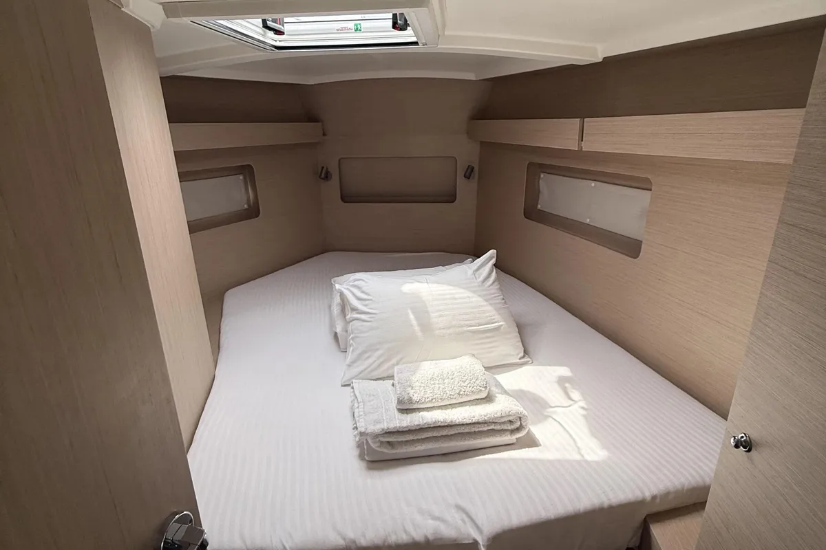 Cabin on KARYATIS, a Beneteau Oceanis 37 sailboat at Athens, Greece