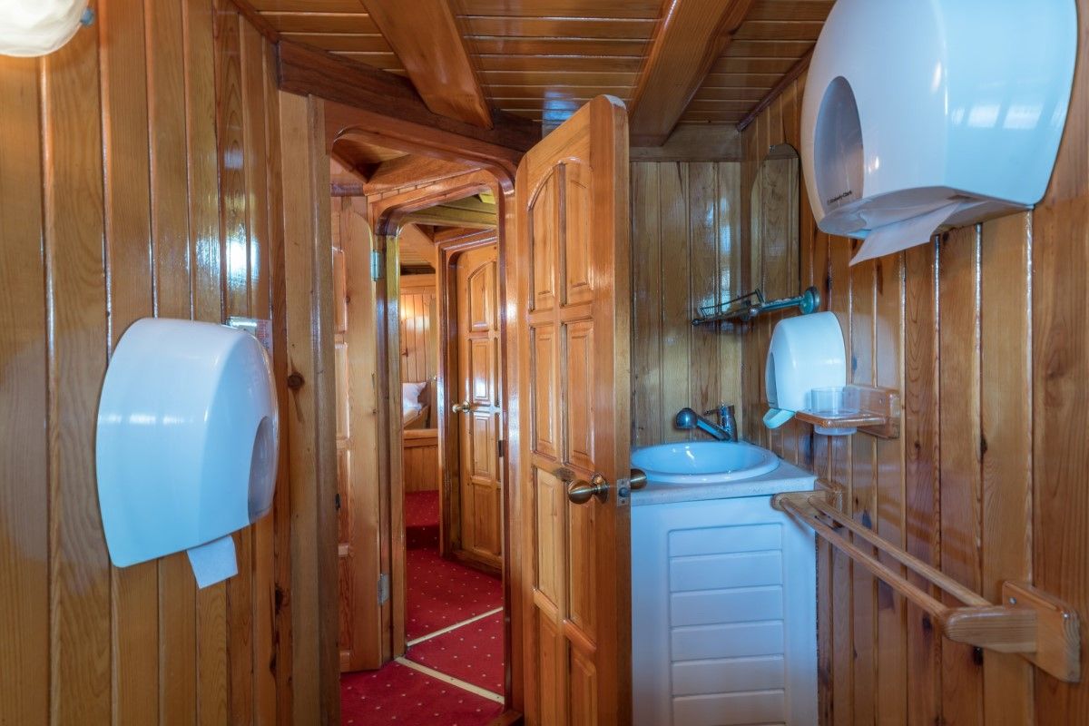Head on Tango, a Custom Made Tango yacht at Grad Kaštela, Croatia