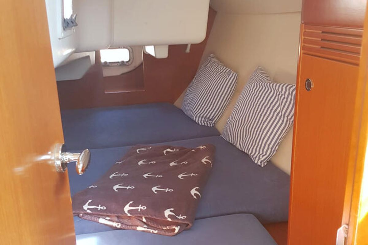 Cabin on Robben, a Beneteau Oceanis 31 sailboat at Heiligenhafen, Germany