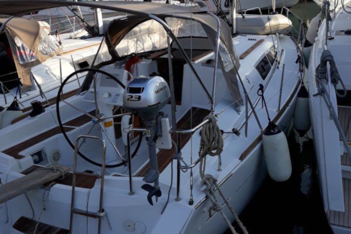 Deck of Arosa, a Jeanneau Sun Odyssey 33i sailboat at Gouvia, Greece