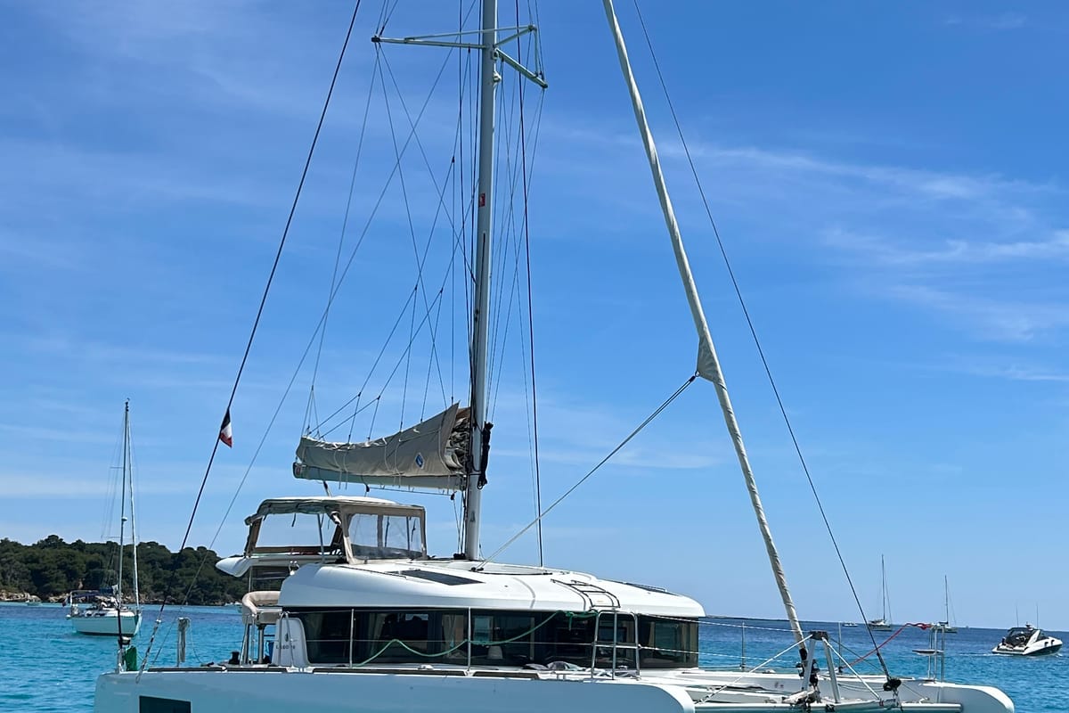 Exterior view of Fil'eole, a Lagoon 40 catamaran at Hyères, France