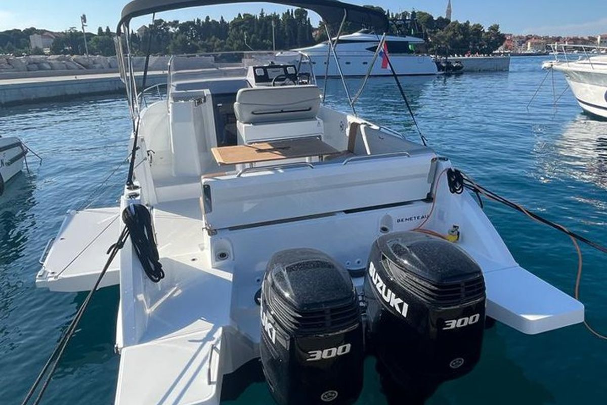Exterior view of Flyer 9, a Beneteau Flyer 9 SUNdeck motorboat at Grad Pula, Croatia