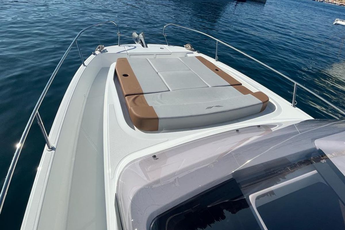 Deck of Flyer 9, a Beneteau Flyer 9 SUNdeck motorboat at Grad Pula, Croatia