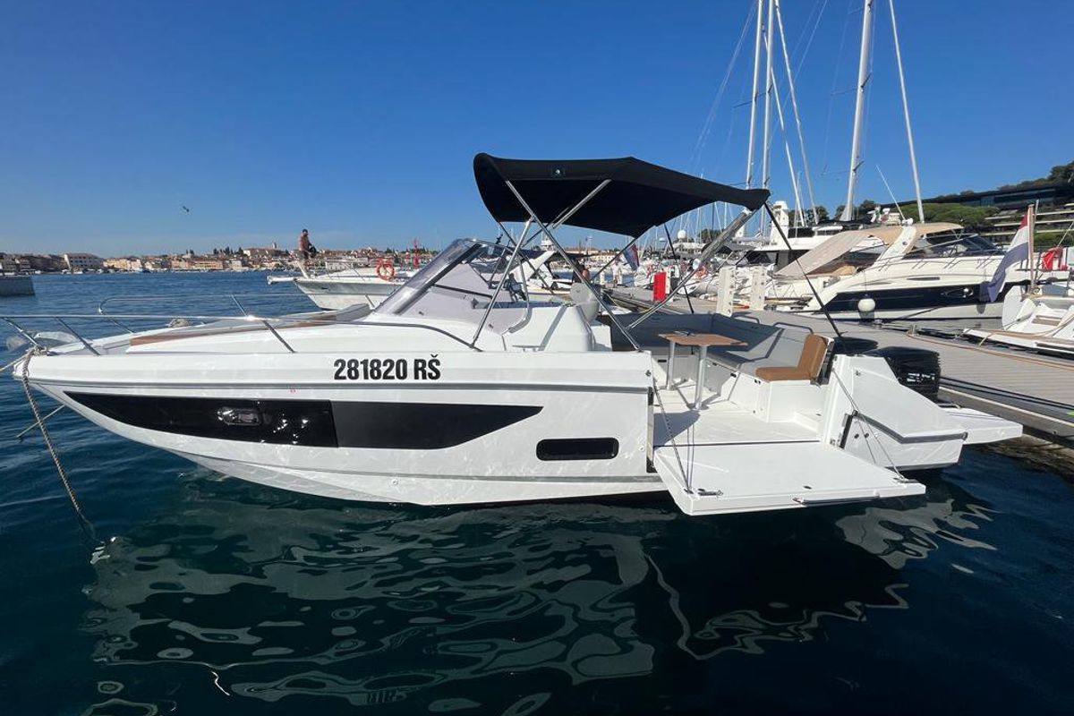 Exterior view of Flyer 9, a Beneteau Flyer 9 SUNdeck motorboat at Grad Pula, Croatia