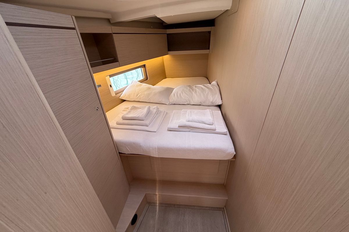Cabin on Inmeda, a Beneteau Oceanis 46.1 sailboat at Općina Sukošan, Croatia