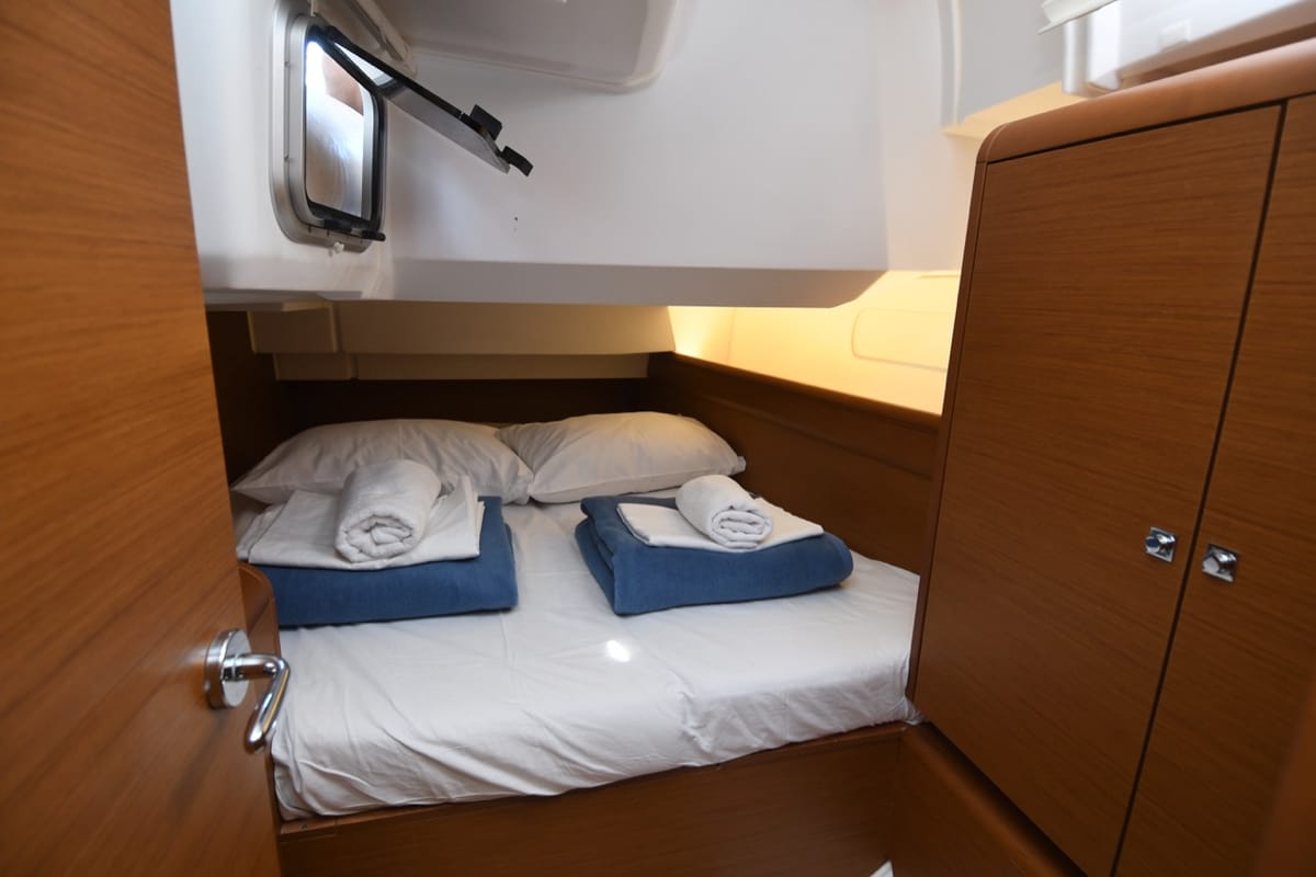 Cabin on Euros, a Jeanneau Sun Odyssey 419 sailboat at Dubrovnik, Croatia