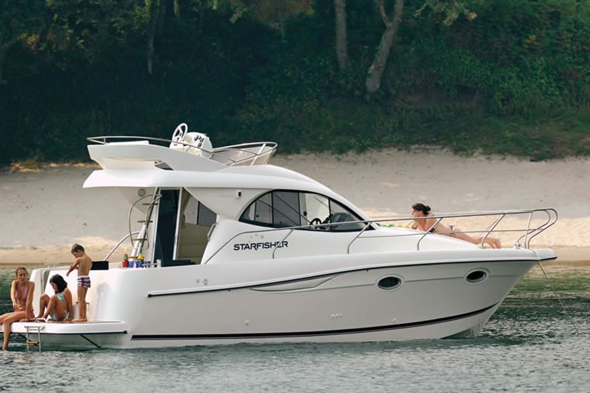 Sarina, a Starfisher Yachts Starfisher ST30 Fly motorboat at Heiligenhafen, Germany