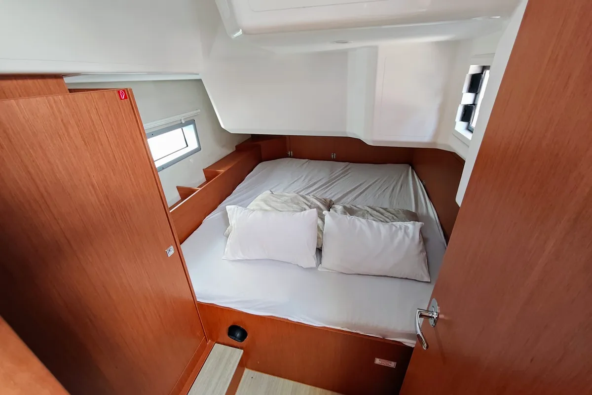 Cabin on Zen, a Bavaria C42 sailboat at Općina Sukošan, Croatia