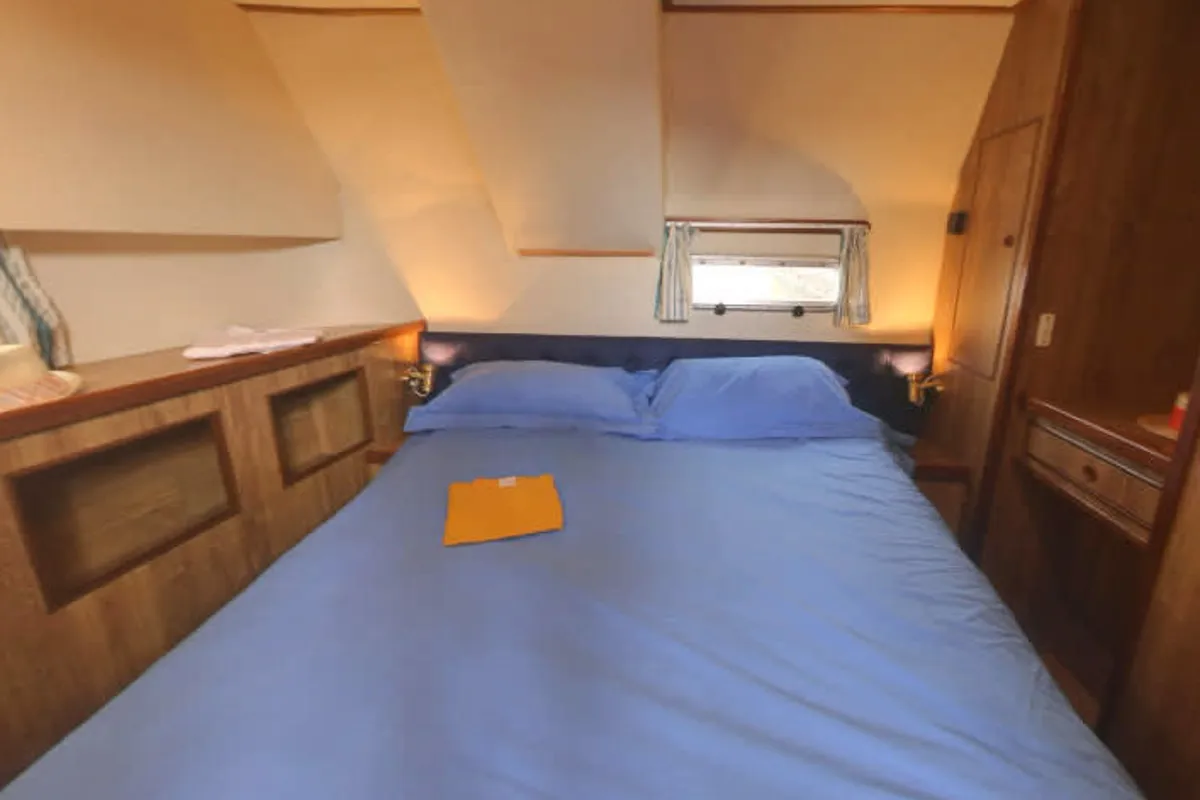 Cabin on Countess - Budget 3, a Cygnet Countess motorboat at Portiragnes, France