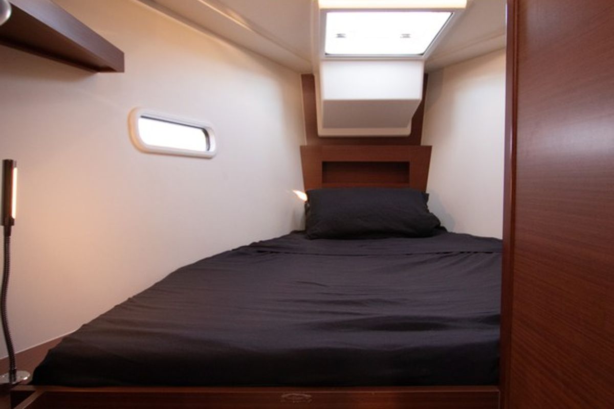 Cabin on Lady Marga, a Hanse Yachts Hanse 388 sailboat at Dénia, Spain