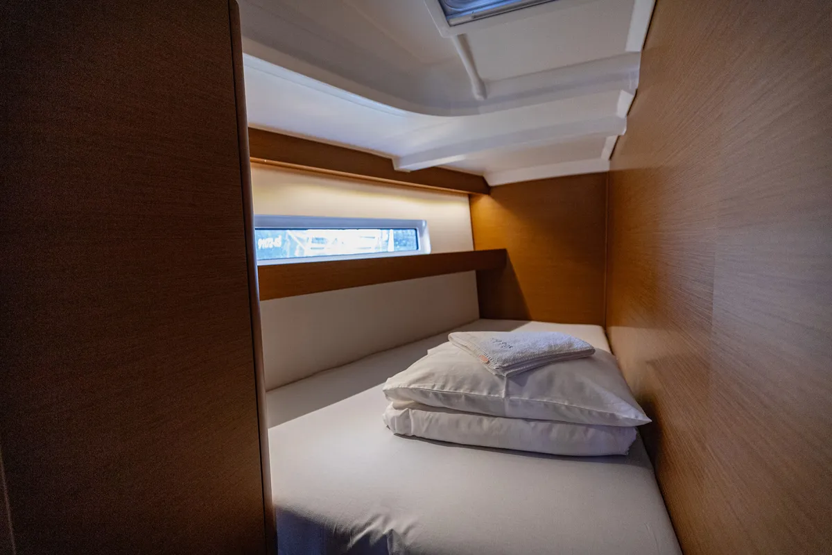 Cabin on Mikkamakka, a Jeanneau Sun Odyssey 440 sailboat at Grad Kaštela, Croatia