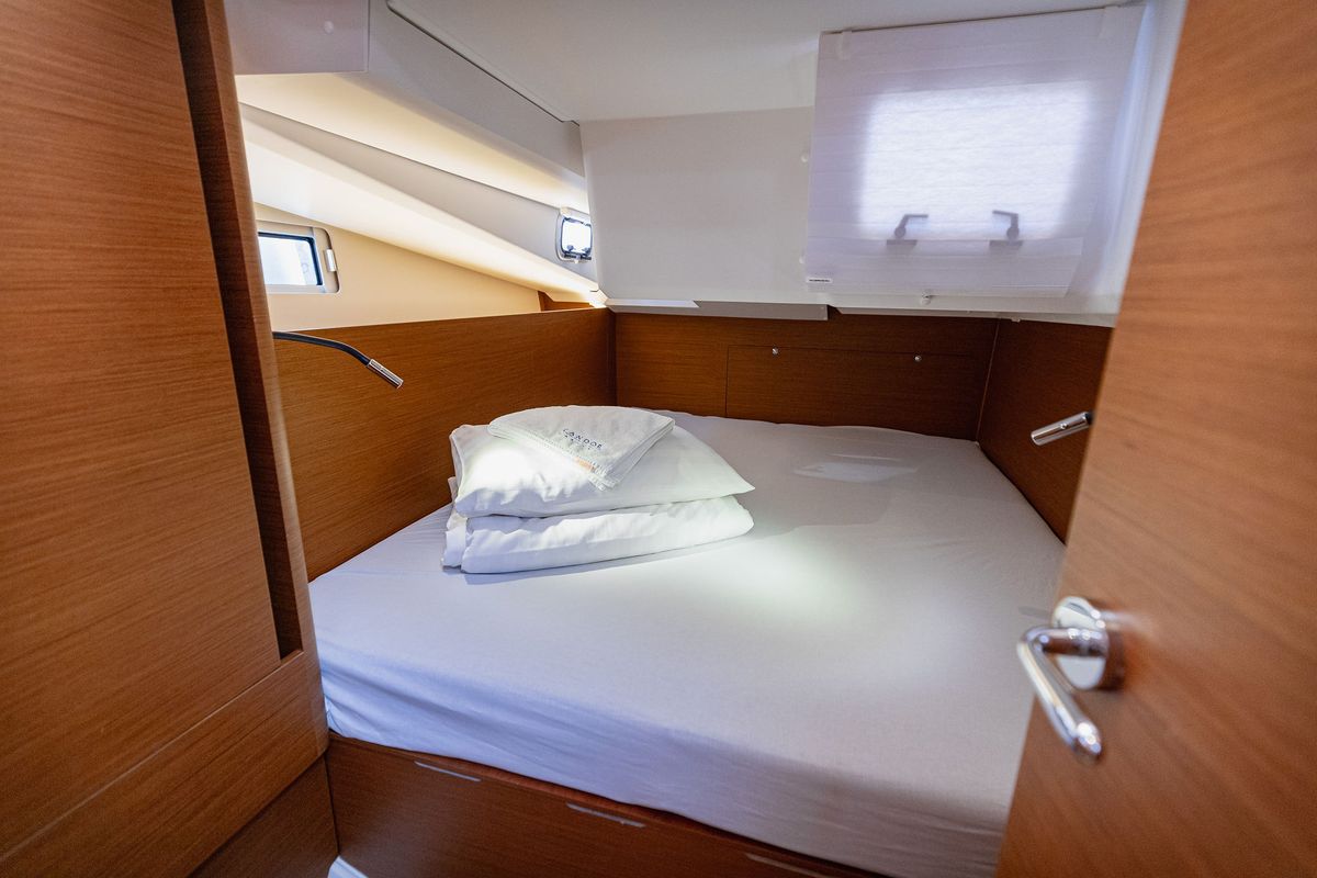 Cabin on Mikkamakka, a Jeanneau Sun Odyssey 440 sailboat at Grad Kaštela, Croatia