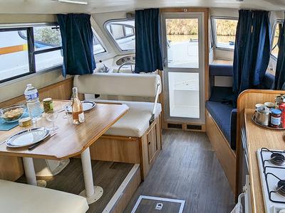 Salon of Cirrus B - Budget 2, a Gulet Cirrus B motorboat at Le Mas-d'Agenais, France