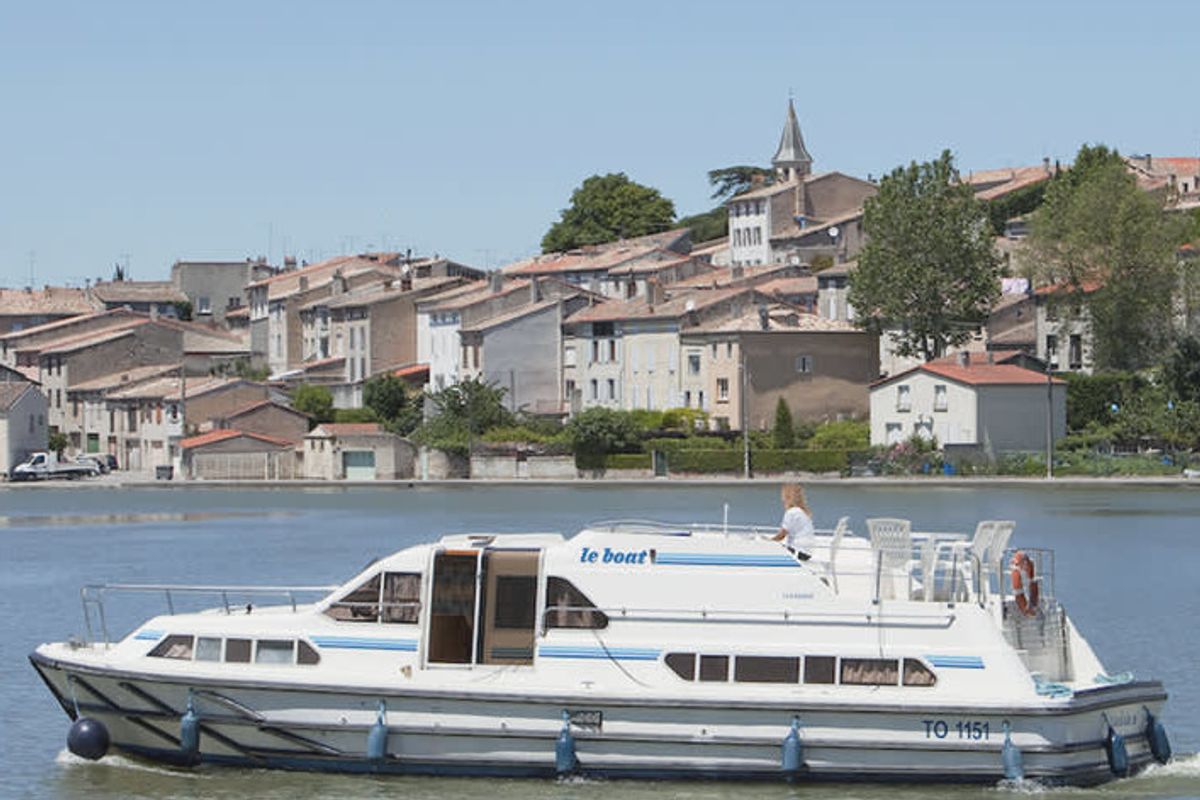 Exterior view of Royal Classique, a Cygnet Royal Classique motorboat at Rheinsberg, Germany