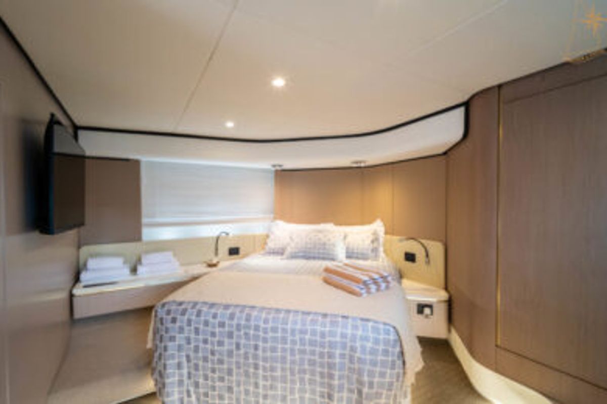 Cabin on Illyrius, a Azimut 55 Fly yacht at Grad Trogir, Croatia
