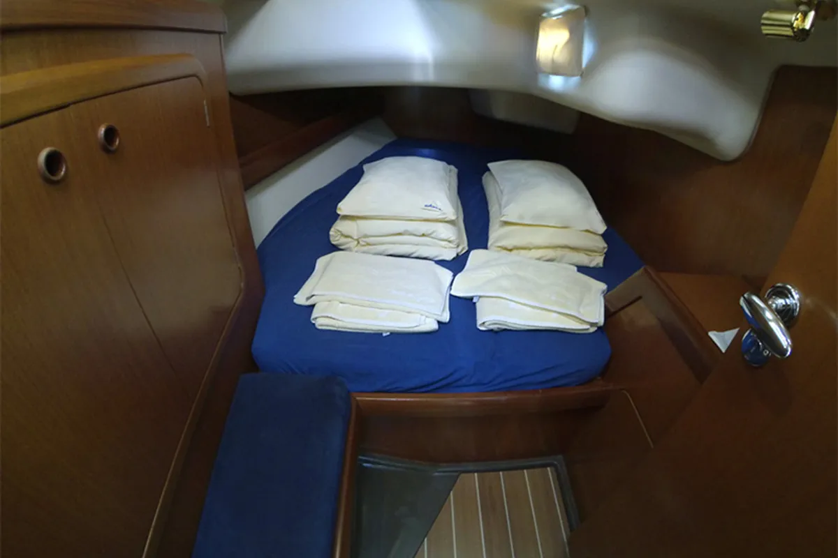 Cabin on Skalice, a Cantiere Del Pardo (Grand Soleil) Grand Soleil 43 sailboat at Grad Šibenik, Croatia