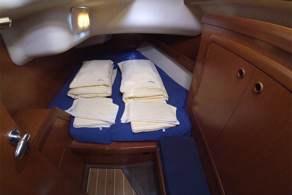 Cabin on Skalice, a Cantiere Del Pardo (Grand Soleil) Grand Soleil 43 sailboat at Grad Šibenik, Croatia