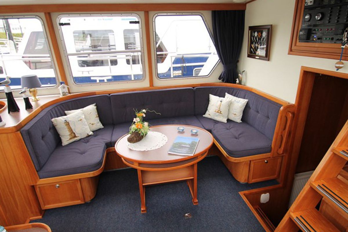 Salon of Jeanette, a De Drait Kotterjacht 12.2 GL motorboat at Woudsend, Netherlands