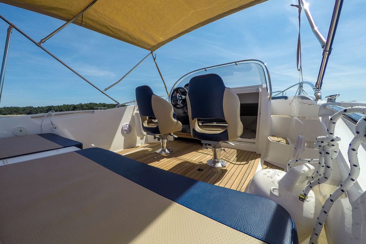 Deck of 253065ML, a Galeon Galia 630 motorboat at Mali Lošinj, Croatia