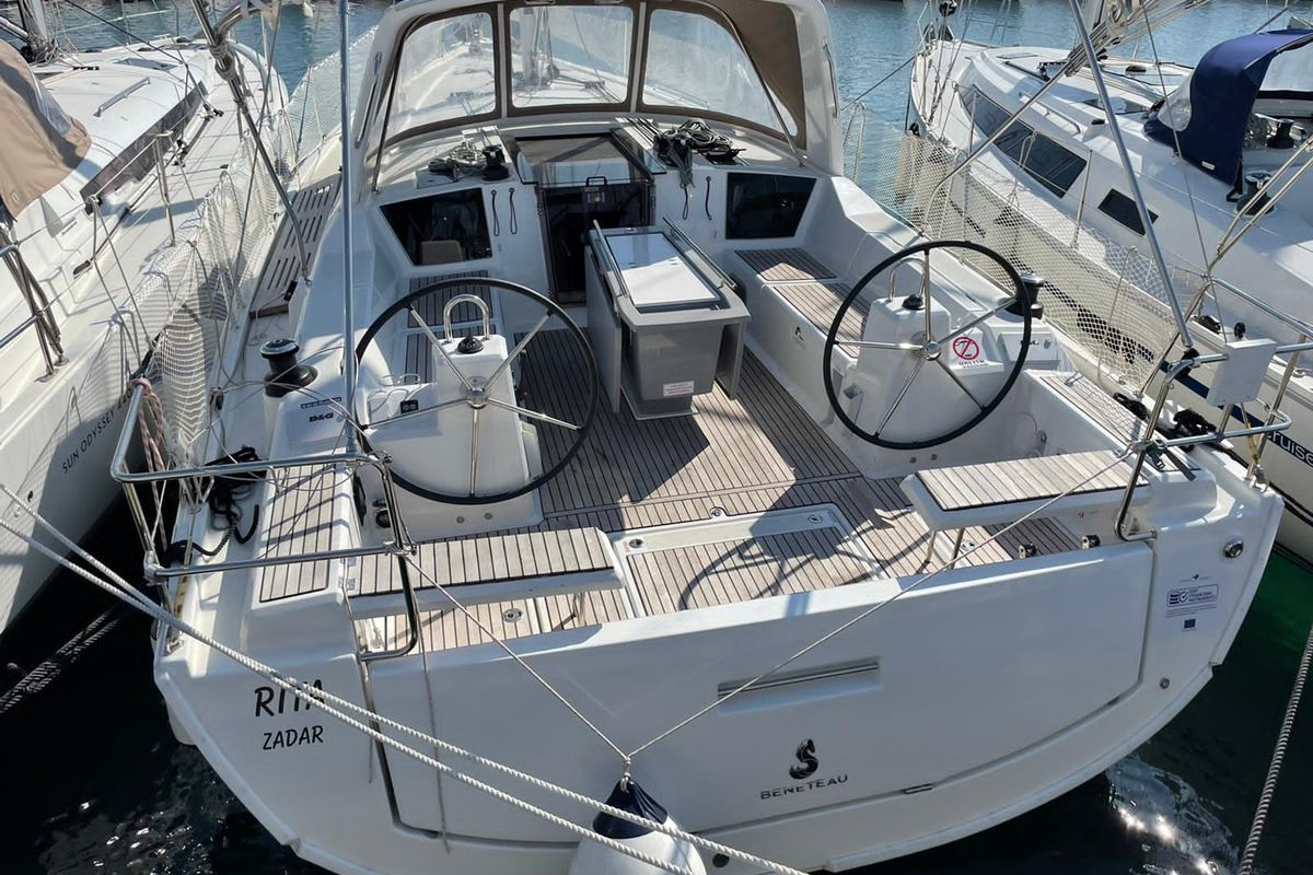 Cockpit of RITA, a Beneteau Oceanis 41.1 sailboat at Općina Sukošan, Croatia