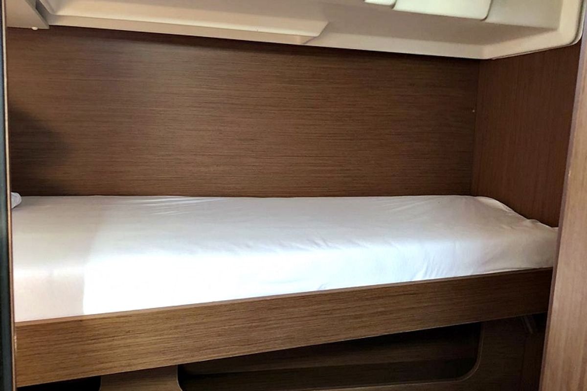 Cabin on Pearl Dreams, a Beneteau Oceanis 51.1 sailboat at Općina Sukošan, Croatia