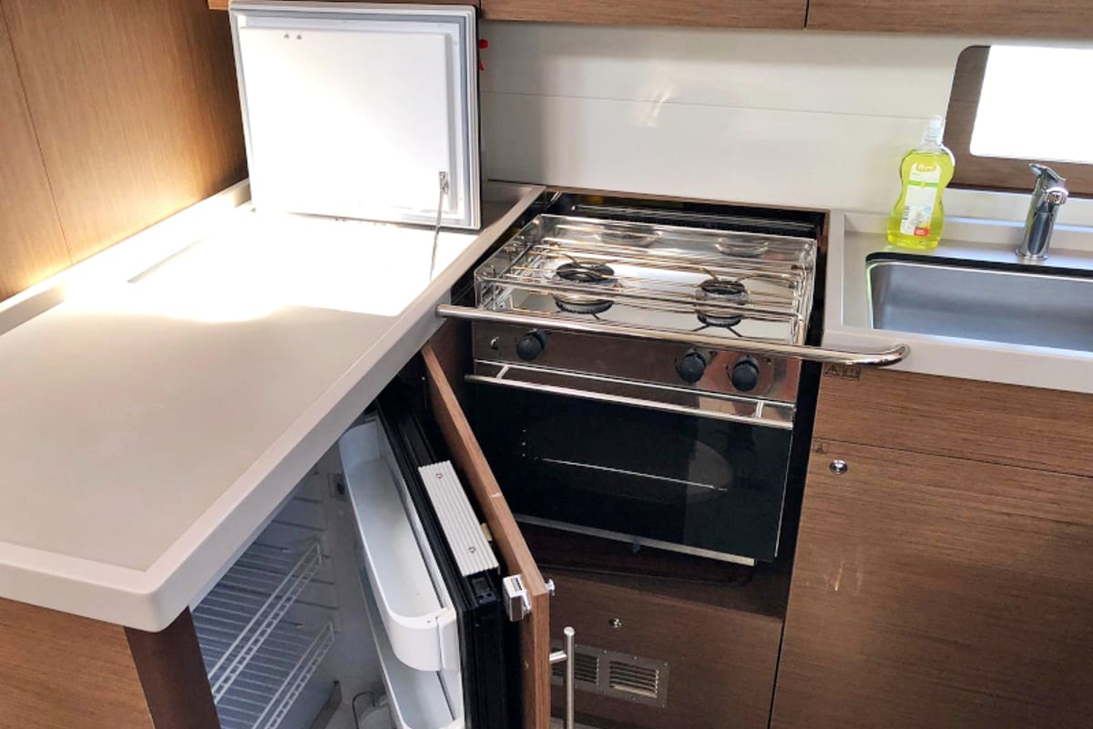 Galley of Pearl Dreams, a Beneteau Oceanis 51.1 sailboat at Općina Sukošan, Croatia
