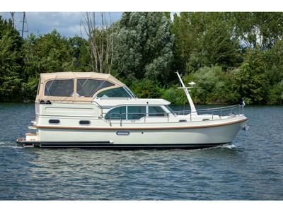 Exterior view of Luna Elise, a Linssen Grand Sturdy 35.0 AC other at Kinrooi, Belgium