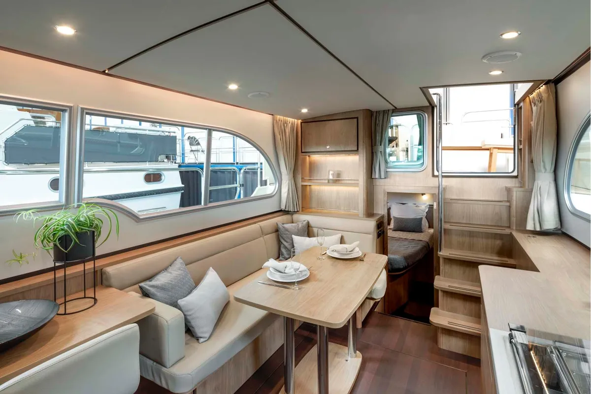 Salon of Luna Elise, a Linssen Grand Sturdy 35.0 AC other at Kinrooi, Belgium