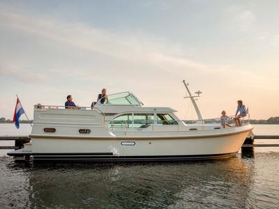 Exterior view of Luna Elise, a Linssen Grand Sturdy 35.0 AC other at Kinrooi, Belgium