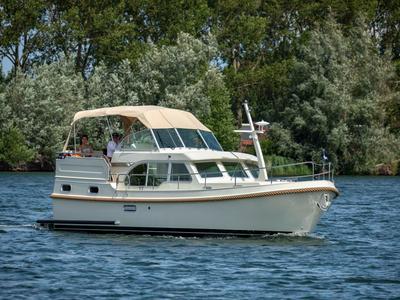 Exterior view of Luna Elise, a Linssen Grand Sturdy 35.0 AC other at Kinrooi, Belgium